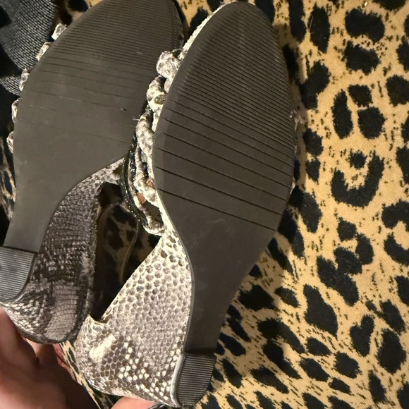 Bacio 61 Chic Black and Gray Wedge Shoes with Shimmery Texture - Picture 2 of 6